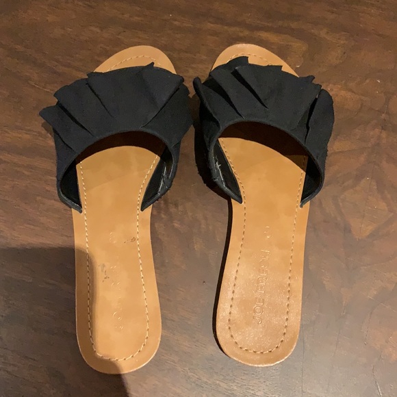 Black Ruffle Slides - Picture 3 of 6